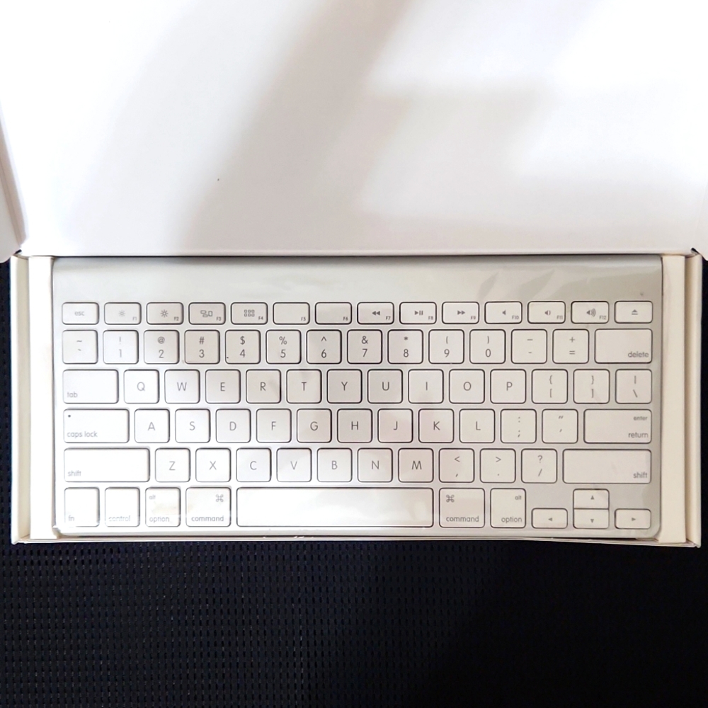 Apple Wireless Keyboard - Picture 4 of 5